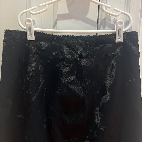 Club Monaco crushed velvet skirt - Picture 3 of 8